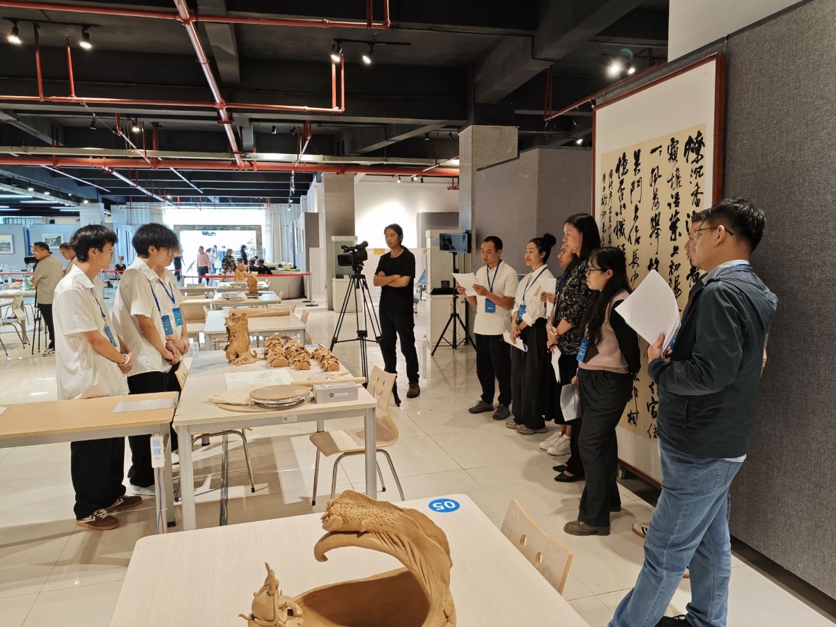 技炫青春 能创未来 2025年云南省职业院校技能大赛工艺美术品设计与制作赛项高职组在楚雄隆重开赛